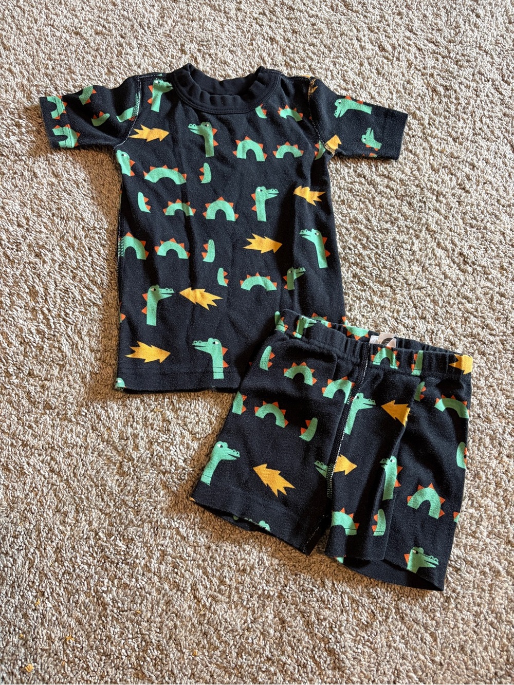 Hanna Andersson Black Short-Sleeve Dino Pajama Set with Green and Yellow Print